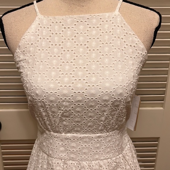 126. Copper Key Eyelet Lace Dress in White, Size Small - Picture 4 of 16